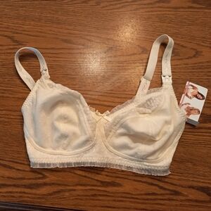 NWT Bravado Designs Floral Lace Cream Colored Bra Size 32H/I Nursing Bra